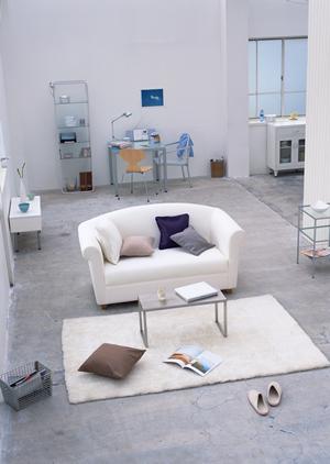 フランスベッド工場倉庫内特設展示場